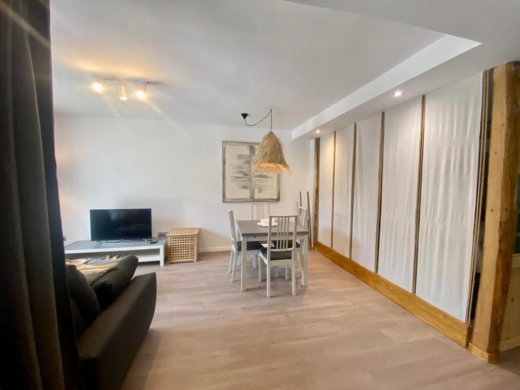 דירות Luxury House Valencia D'Aneu מראה חיצוני תמונה