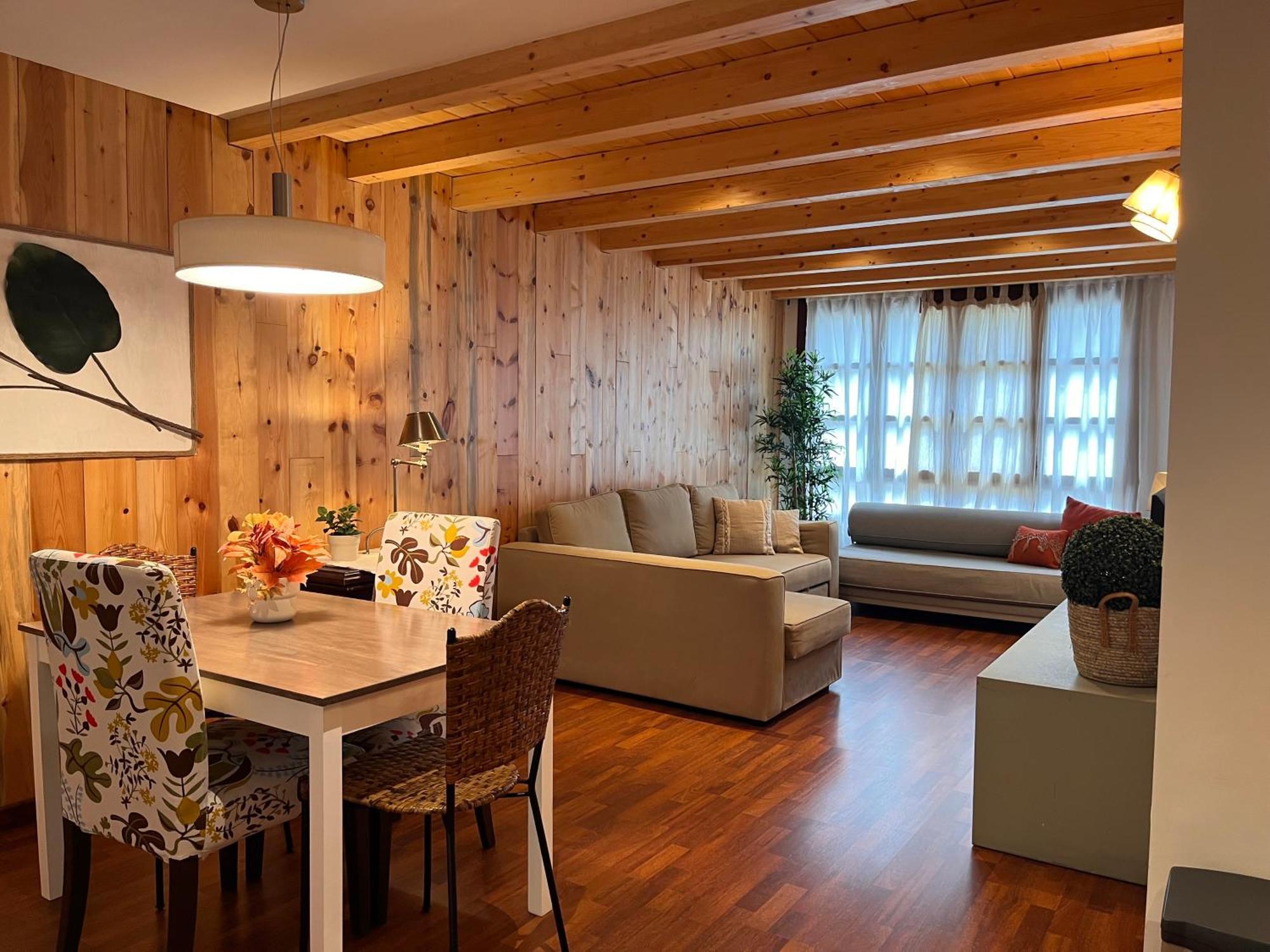 דירות Luxury House Valencia D'Aneu מראה חיצוני תמונה