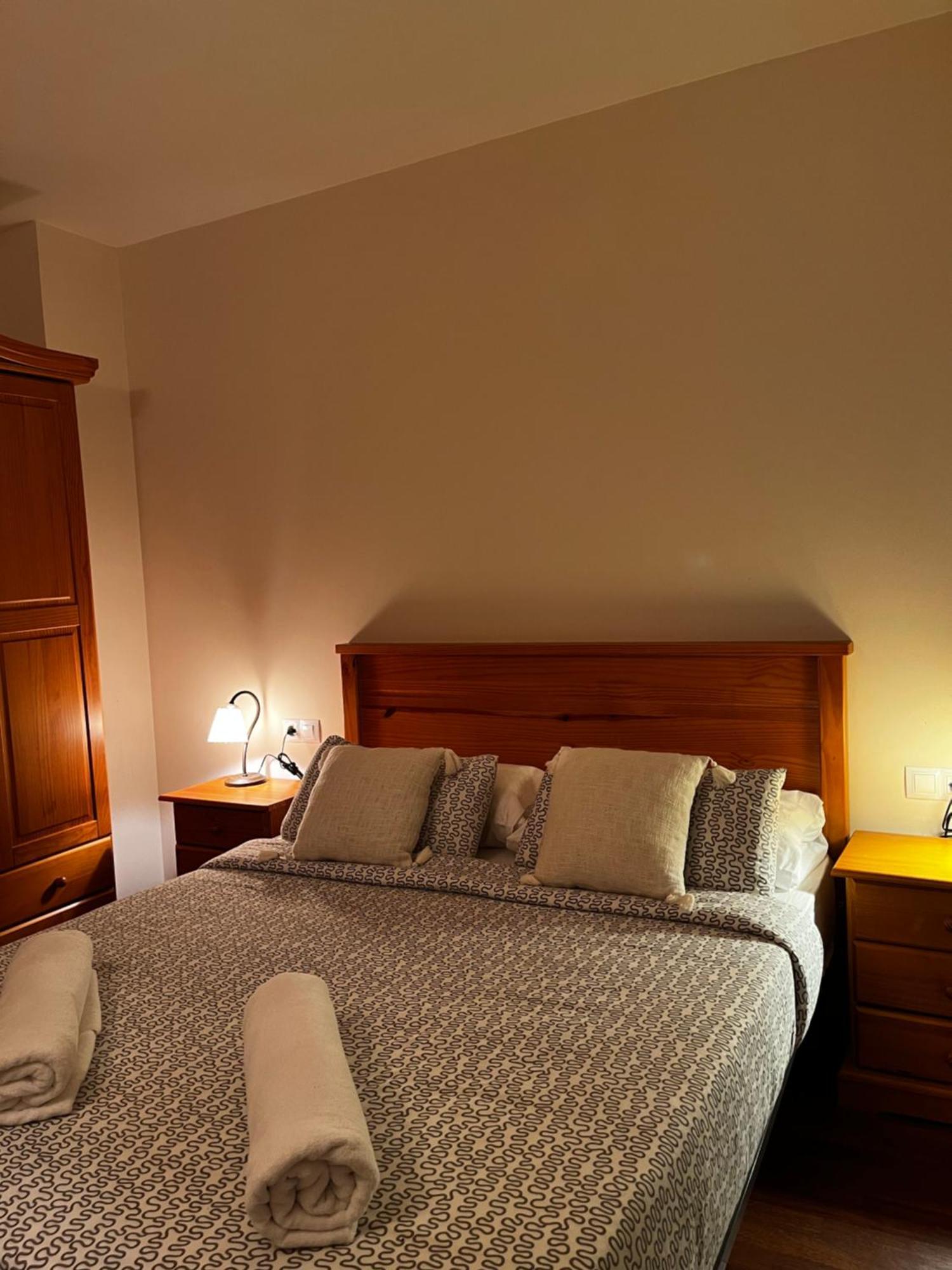 דירות Luxury House Valencia D'Aneu מראה חיצוני תמונה