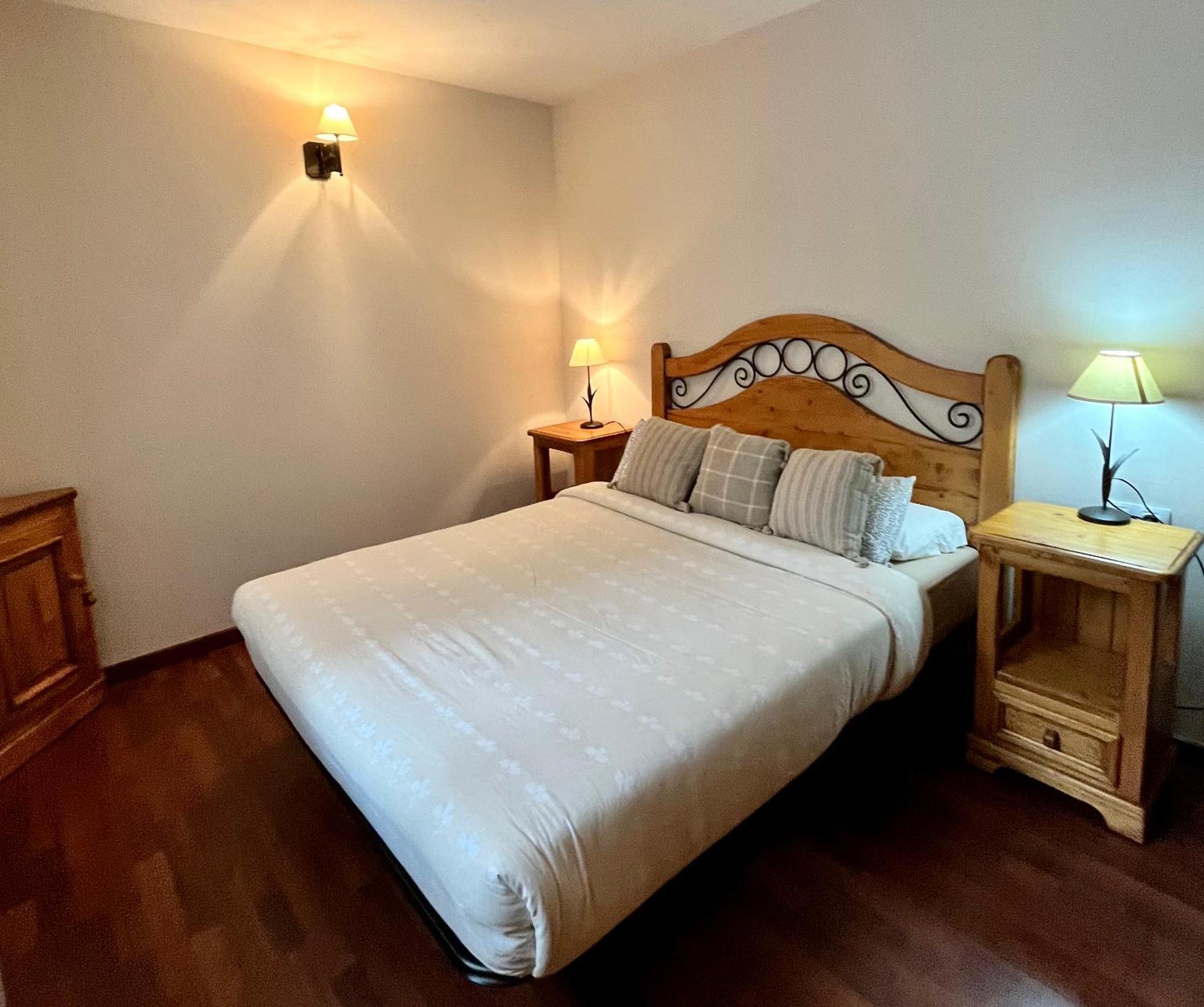 דירות Luxury House Valencia D'Aneu מראה חיצוני תמונה