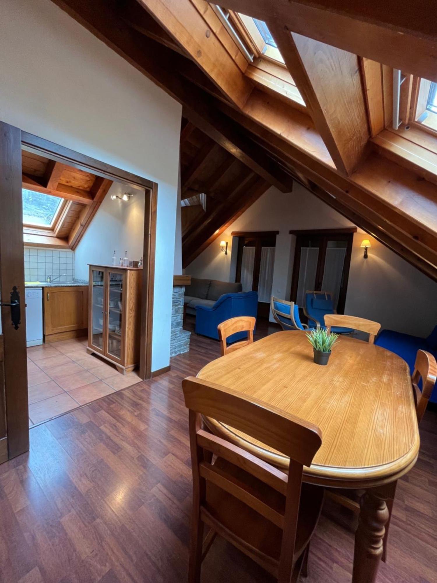 דירות Luxury House Valencia D'Aneu מראה חיצוני תמונה