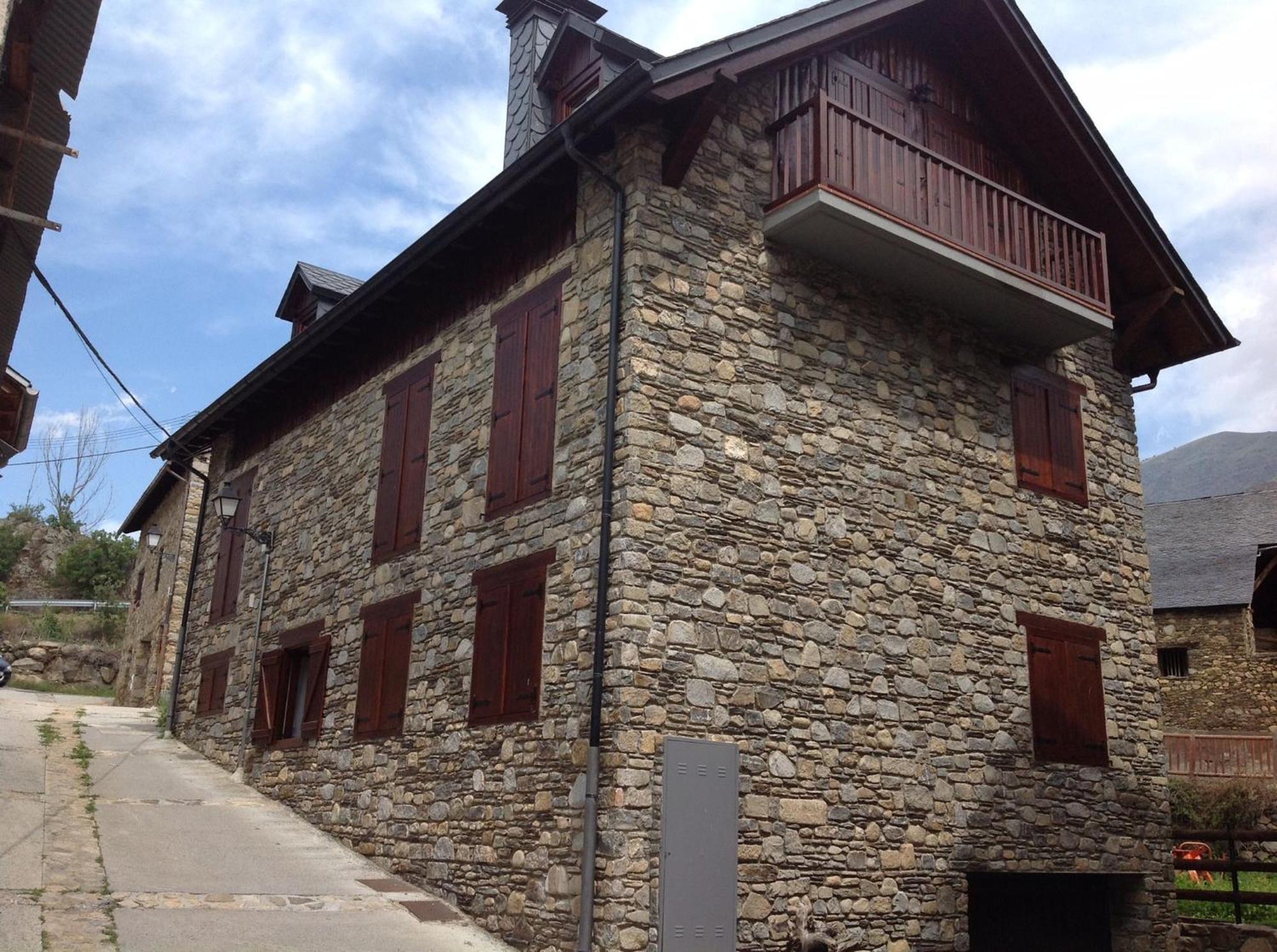 דירות Luxury House Valencia D'Aneu מראה חיצוני תמונה