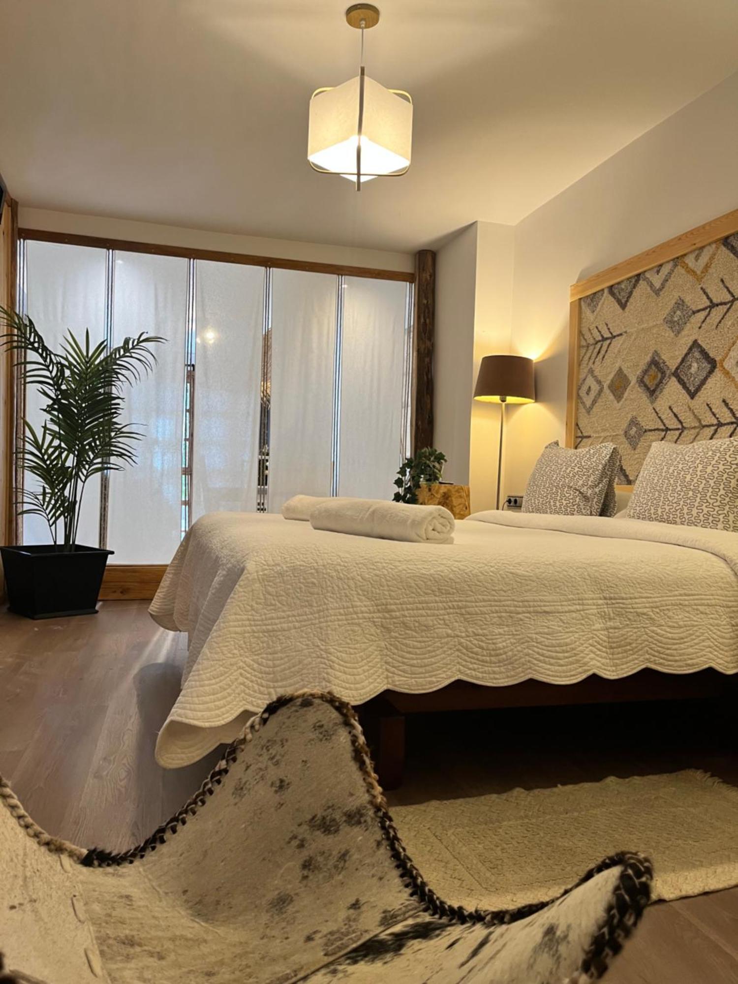 דירות Luxury House Valencia D'Aneu מראה חיצוני תמונה