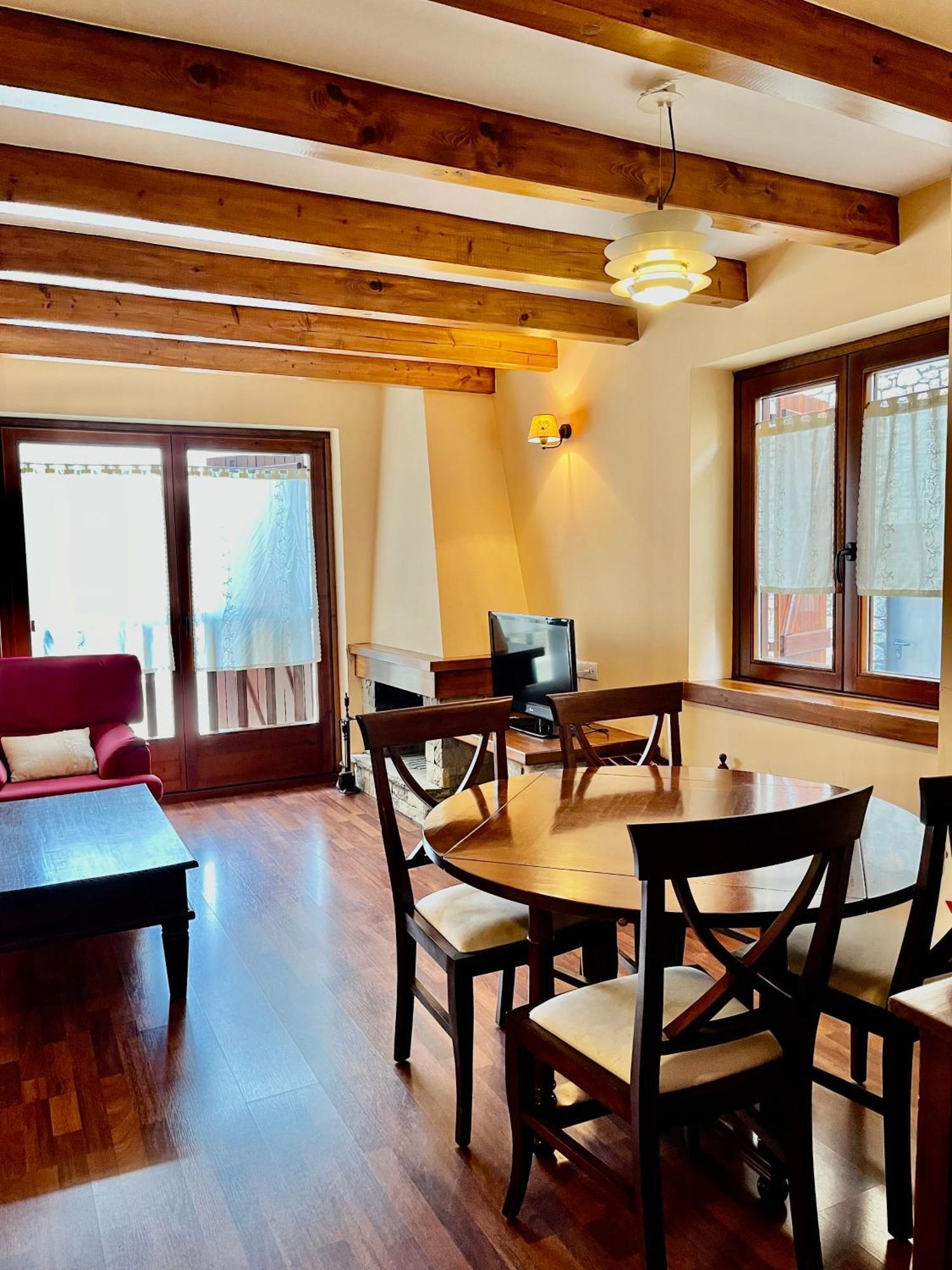 דירות Luxury House Valencia D'Aneu מראה חיצוני תמונה