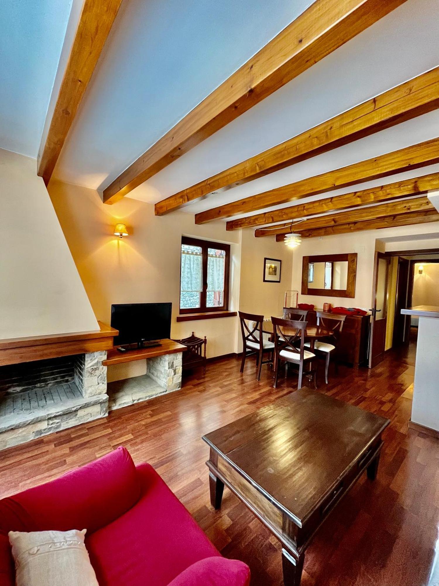 דירות Luxury House Valencia D'Aneu מראה חיצוני תמונה