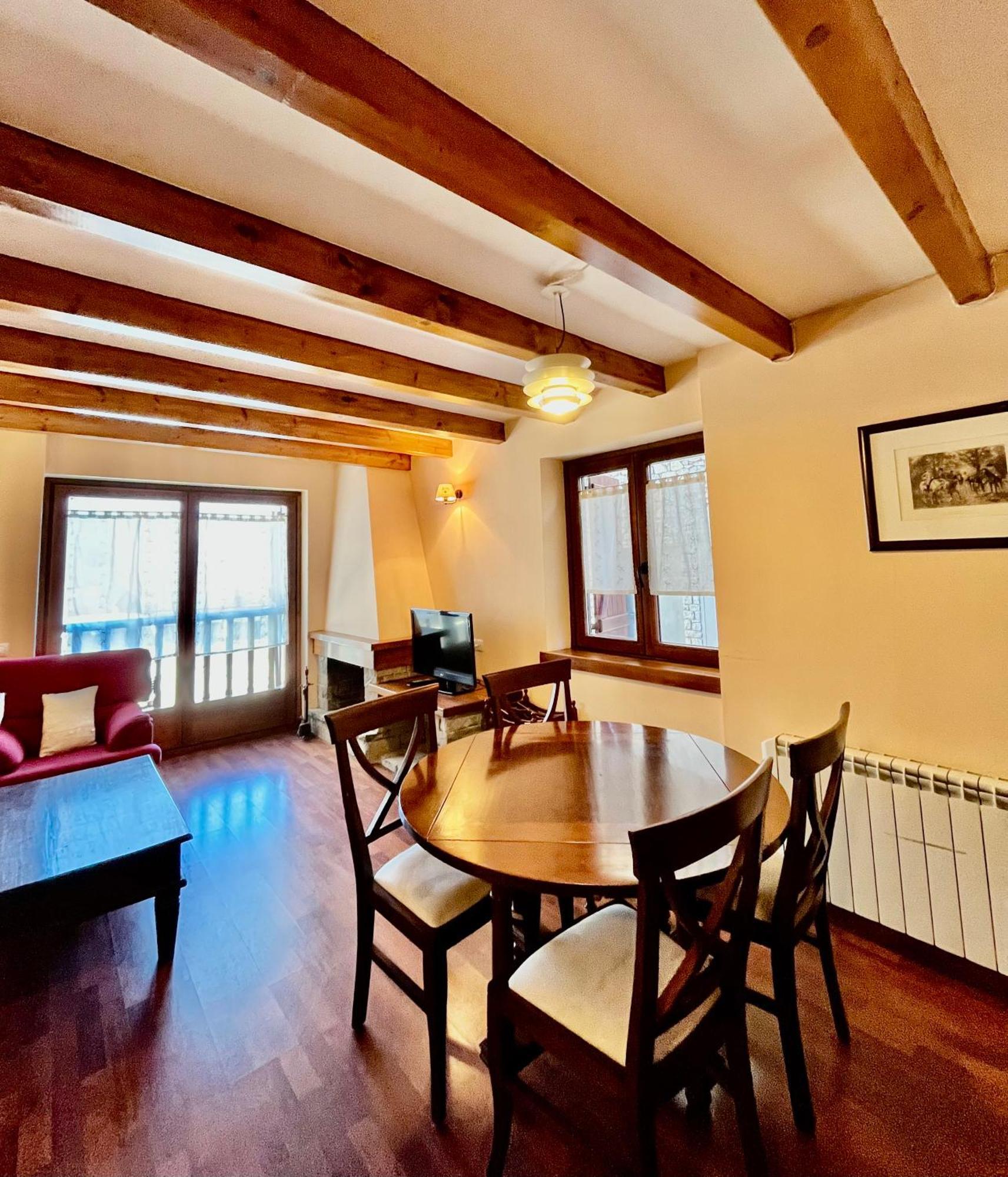 דירות Luxury House Valencia D'Aneu מראה חיצוני תמונה