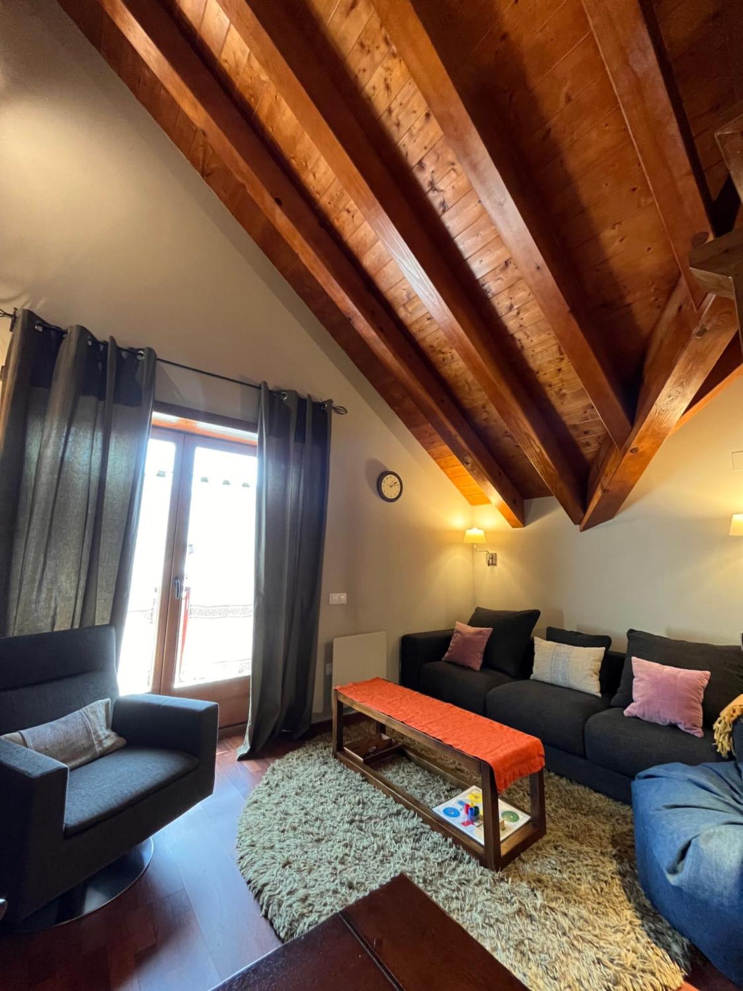 דירות Luxury House Valencia D'Aneu מראה חיצוני תמונה