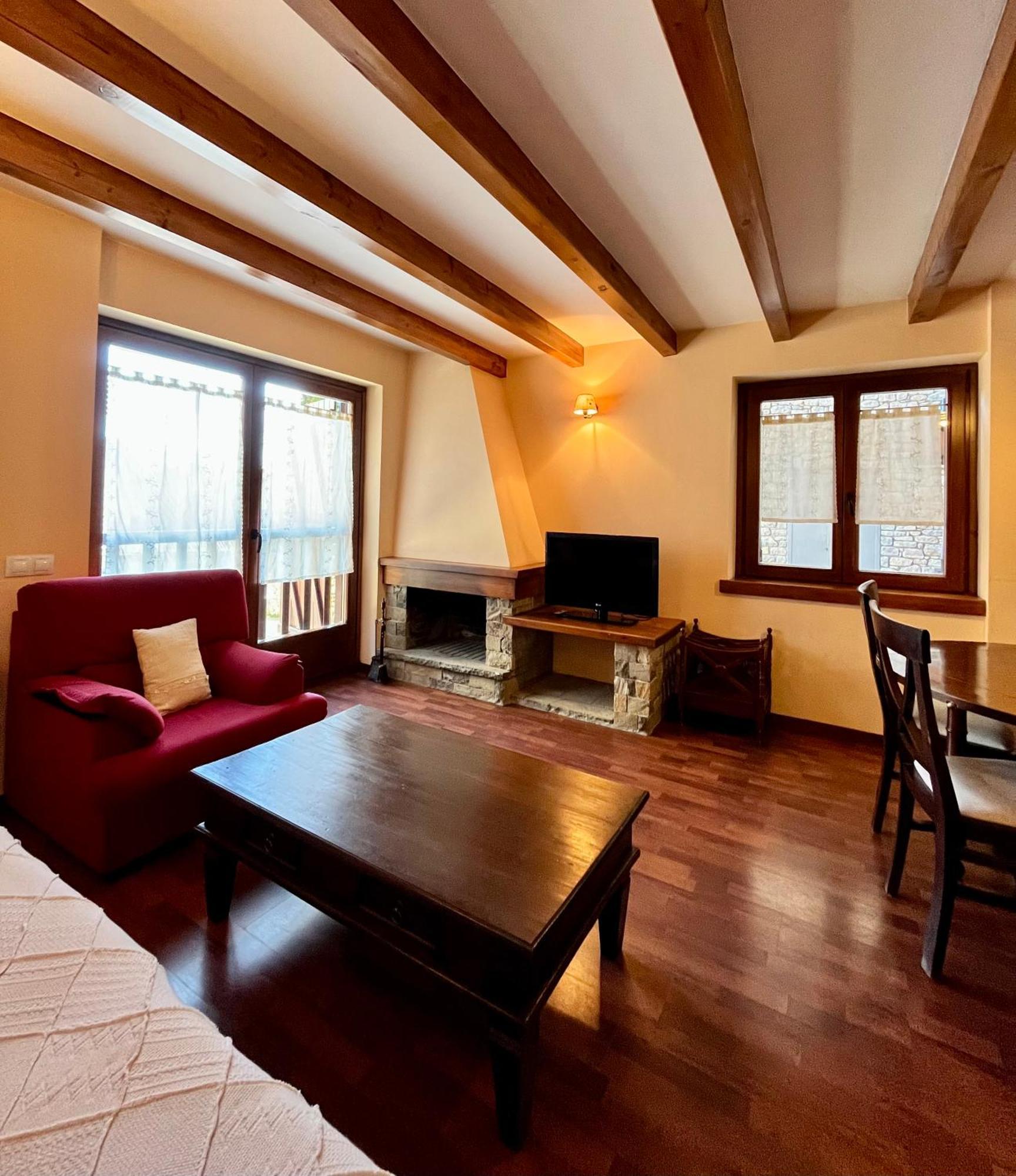 דירות Luxury House Valencia D'Aneu מראה חיצוני תמונה